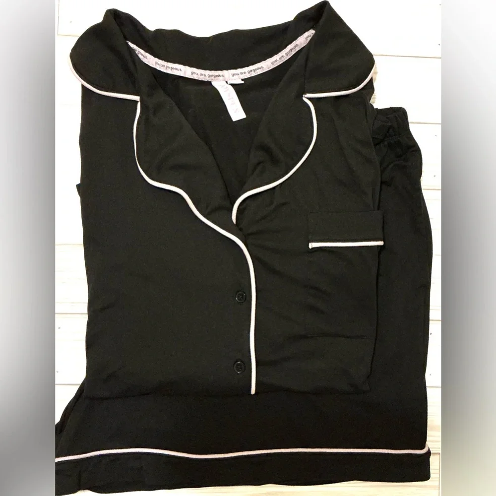 Women's Black Pajama / Loungewear Set with Lavender colored Trim - Picture 13 of 14